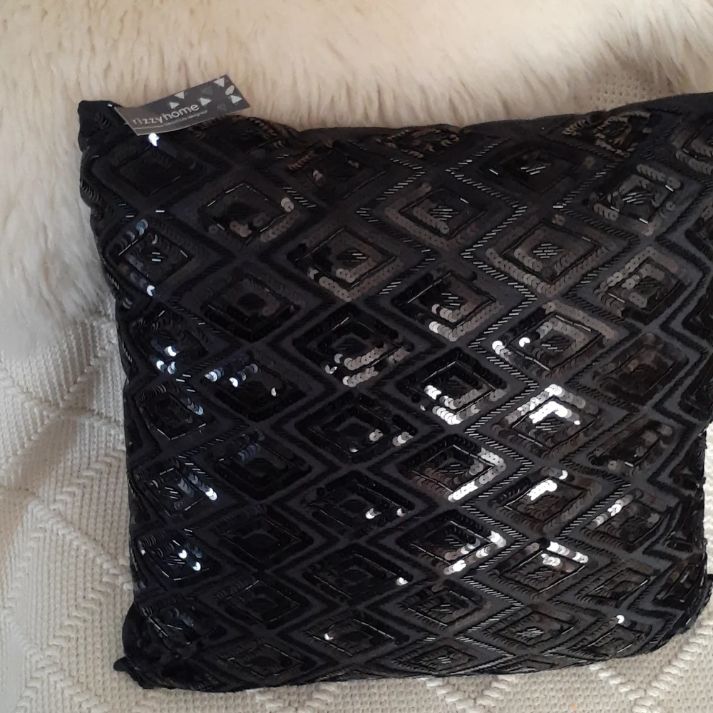 RIZZY HOME DIAMOND TRXTURED SEQUINS THROW PILLOW